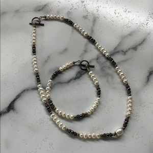 Pearl necklace and bracelet
